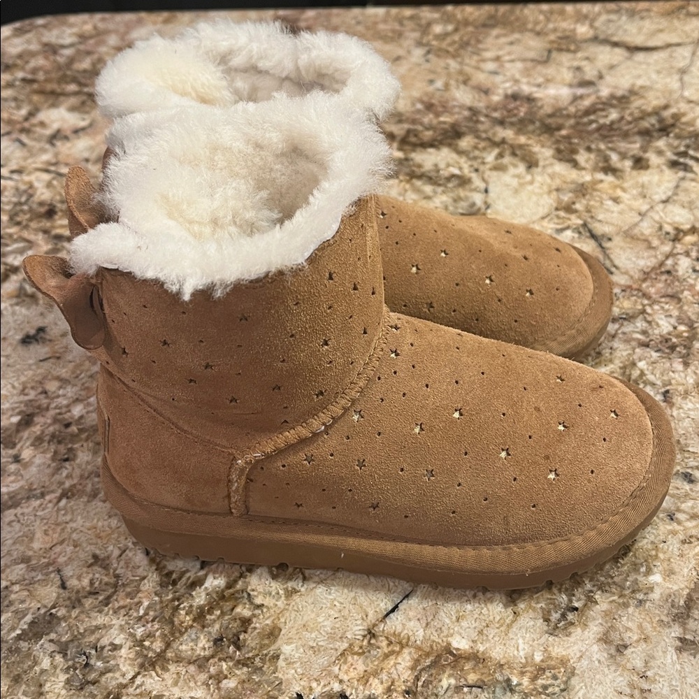 UGG Kids Tan Boots with Soft Cream Lining - Picture 3 of 5